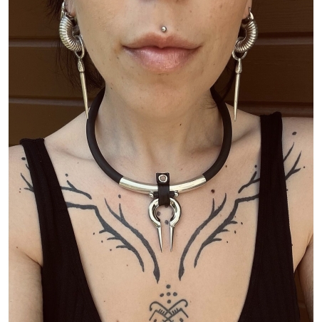 Morticia choker