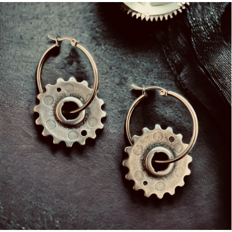 Cog-wheel earrings