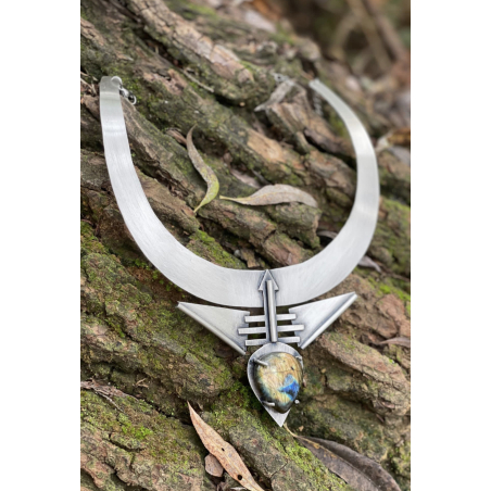 Magic earth choker