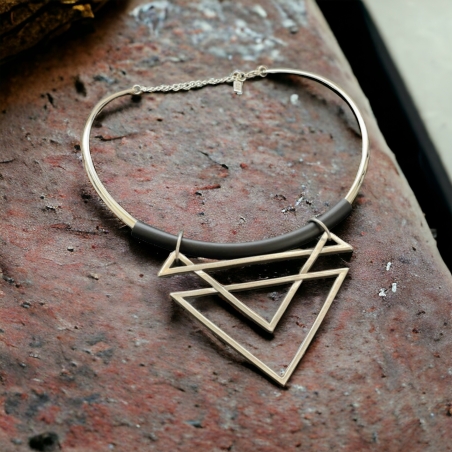 Triangles choker