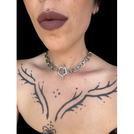 Anabel choker