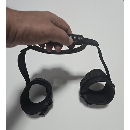 אזיקים עם ידית נשיאה