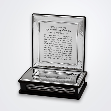 הדלקת נרות עם גפרורים פטיש