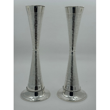 פמוט קונוס רקוע -פסים