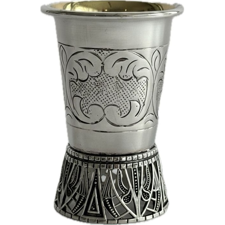 כוסית ריקוע רגל מעוטרת