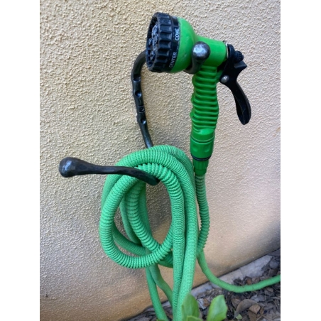 מתלה לצינור גינה