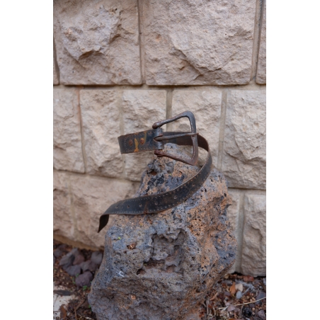 א23