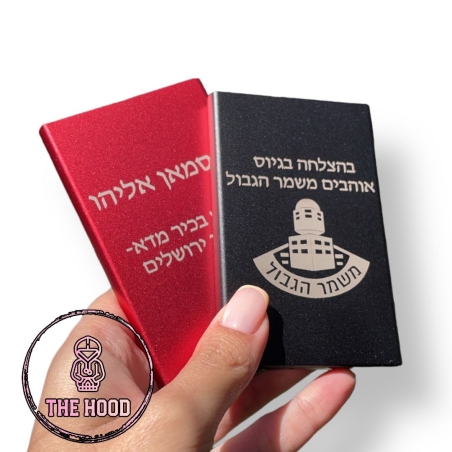 ארנק אלומיניום שולף כרטיסים עם חריטה בעיצוב אישי