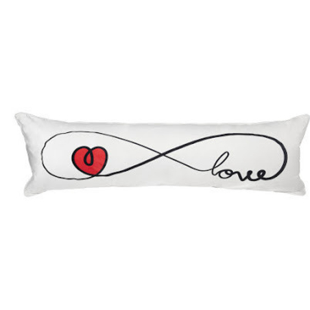 כרית נוי רכה דגם Love שמנת