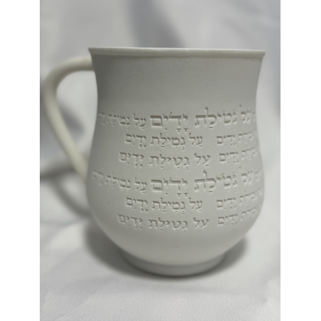 נטלה חרס מעוגלת לבנה