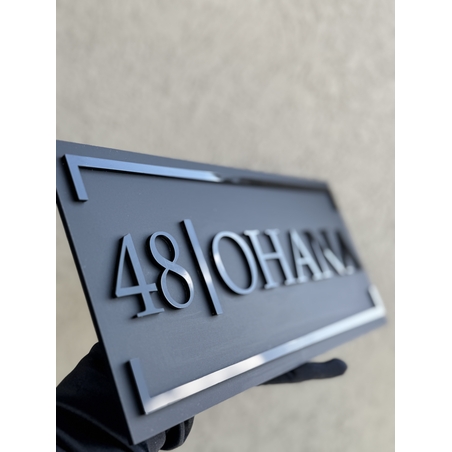 שלט כניסה מספר בית ושם משפחה באנגלית