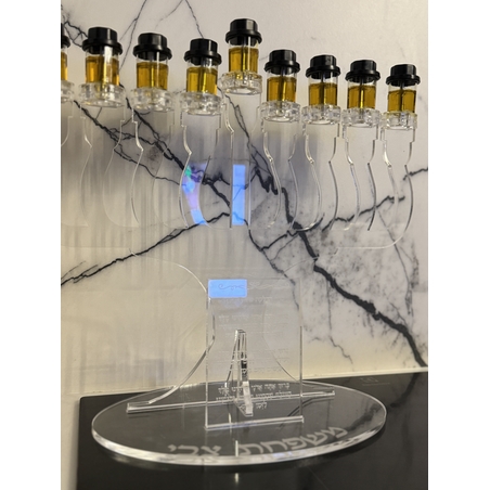 חנוכייה בדגם קלאסי עם ברכון מובנה