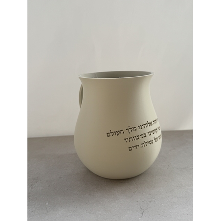 נטלה מעוגלת עם ברכה מוטבעת