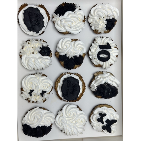12 קאפקייקס מעוצבים שחור- לבן
