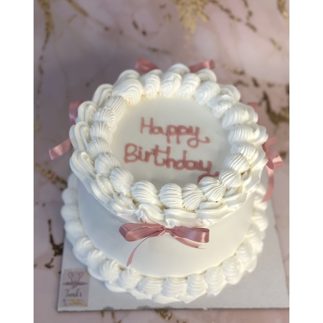 עוגת וינטאז׳ פפיונים ורודים