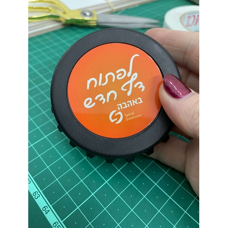 מגנטים ממותגים