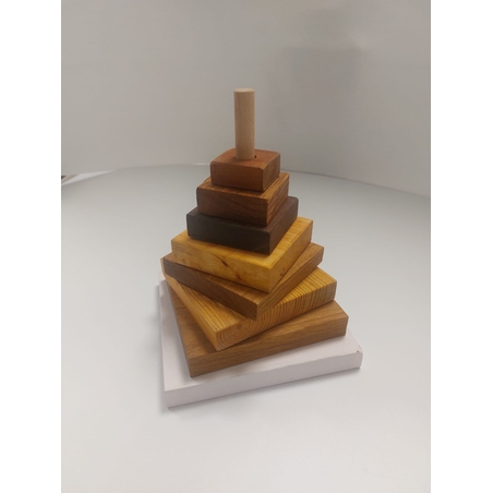 מגדל קוביות בסיס לבן