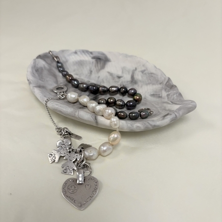 מגשית בדגם עלה