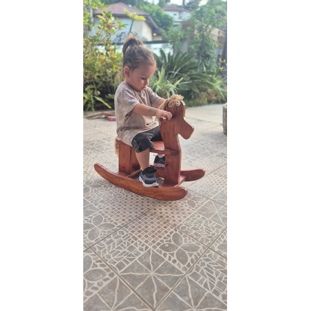 סוס עץ נדנדה