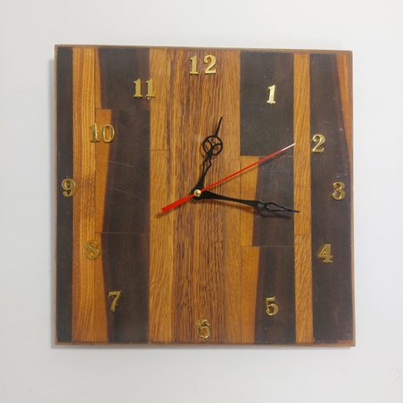 שעון עץ ספרות זהב