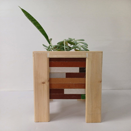 אדנית לעציץ דפנות MDF דגם 5 + שתיל