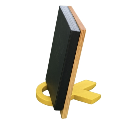 מעמד ספר עם סמל החטופים