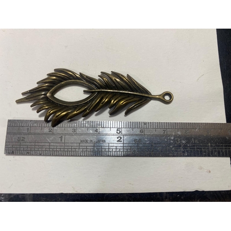 תליון נוצה בציפוי פליז מושחר (36)