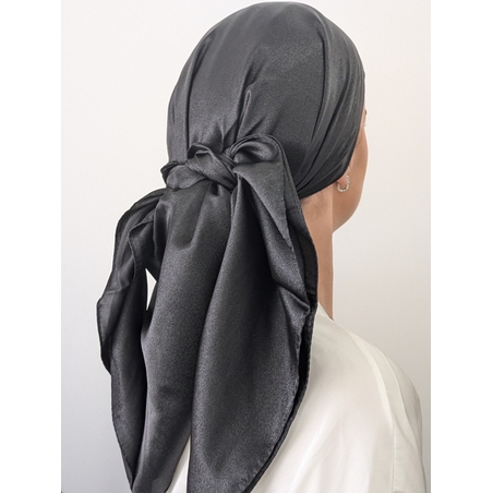 מטפחת מרובעת משי סאטן שחור