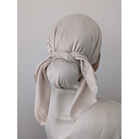 מטפחת מרובעת משי סאטן פודרה