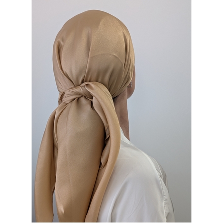 מטפחת מרובעת משי סאטן קאמל