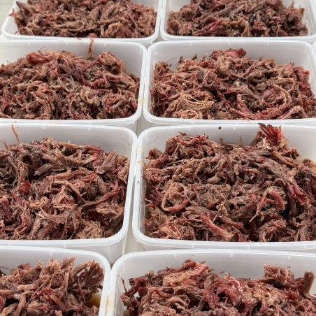 אסאדו מעושן מפורק בציר BBQ הדרים
