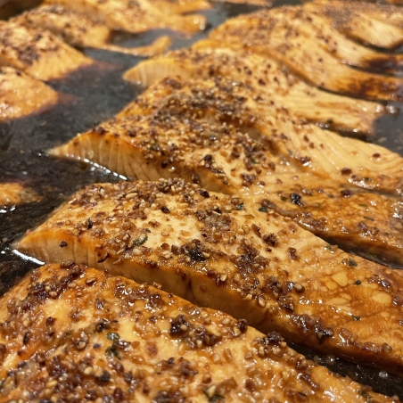 Salmon with traiki sauce and almonds