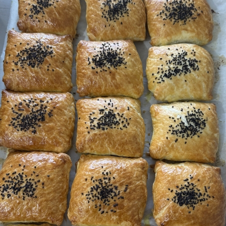 בורקס בשר גדול + רוטב פטריות