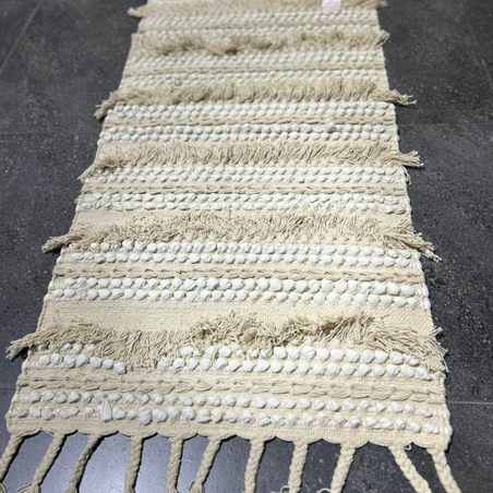 שטיח BOHO כדורים לבנים