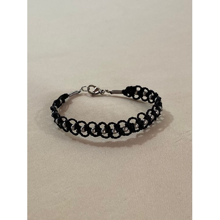 צמיד מקרמה שחור עם חרוזי כסף