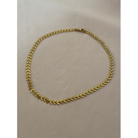 OLIVIA LEAF – שרשרת עלים מוזהבת