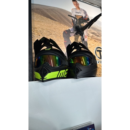 קסדת שטח צבעונית כולל משקף מגן