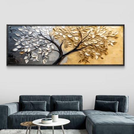תמונת קנבס פנורמית המציגה עץ עם עלים בגווני זהב וכסף על רקע שחור וזהוב, לעיצוב יוקרתי והרמוני בחלל הבית.