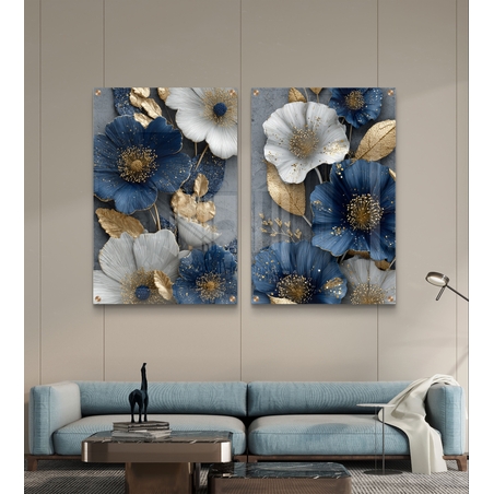 זוג תמונות זכוכית עם פרחים בגווני כחול, לבן וזהב בעיצוב יוקרתי ועדין לסלון
