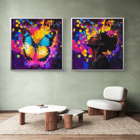 תמונה של זוג תמונות קנבס - תמונה אחת מציגה פרפר זוהר בצבעי כחול, צהוב וסגול, והתמונה השנייה מציגה דמות אישה בפרופיל עם רקע ססגוני של צבעי סגול וצהוב.