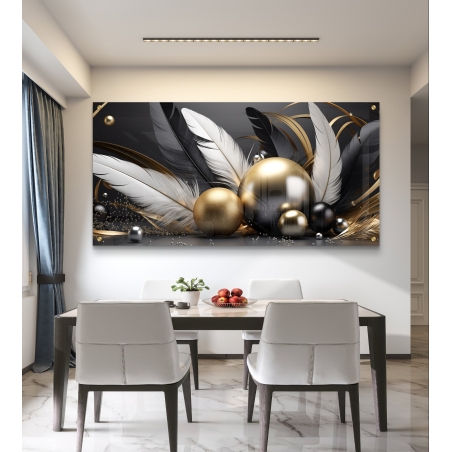 תמונת זכוכית רחבה עם נוצות שחורות ולבנות וכדורי נוי בזהב, לבן ושחור – עיצוב מודרני ומרשים לבית.