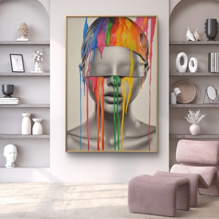 תמונת קנבס לאורך של דמות מונוכרומטית עם עיניים מכוסות וצבעים ניגרים בצבעי קשת, הדפסה חלקה איכותית מבית תכשיט לבית