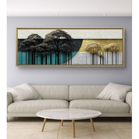 תמונת קנבס פנורמית עם עצים בגווני שחור וזהב על רקע מופשט בגווני טורקיז, שמנת וזהב, תלויה מעל ספה בסלון מודרני.