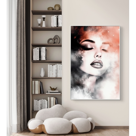 תמונת קנבס של פנים אישה בעיצוב ערפילי עם גווני כתום, ורוד ושחור, מוסיפה אווירה רגועה וקסם לעיצוב הבית.