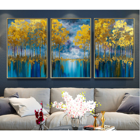 שלישיית תמונות קנבס של עצים זהובים עם השתקפות במים כחולים – עיצוב מודרני ומרהיב לקירות הבית