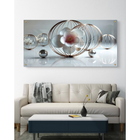 תמונת זכוכית לרוחב עם קומפוזיציה של פרח לבן בכלוב מתכתי, לצד כדורים מטאליים על רקע בהיר – בהדפסה חלקה ואיכותית.