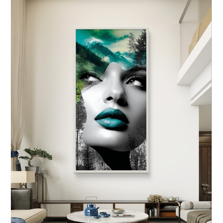 תמונת אומנות מודרנית עם דיוקן אישה ומרקם נוף הררי משולב.