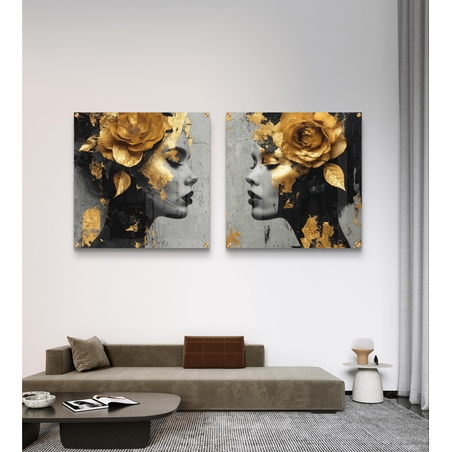 זוג תמונות זכוכית מרובעות עם דמויות נשיות בפרופיל ונגיעות זהב, בעיצוב אמנותי יוקרתי לקיר.