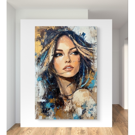 תמונת קנבס של דיוקן נשי בגוונים זהב, כחול ולבן עם טקסטורה אבסטרקטית, לעיצוב ייחודי ומרגש לחלל הבית.