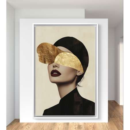 תמונת קנבס מרשימה של אישה עם פרטי זהב מעוצבים, רקע קלאסי בשחור ובז', יצירה אלגנטית לסלון, חדר שינה או משרד בעיצוב יוקרתי.